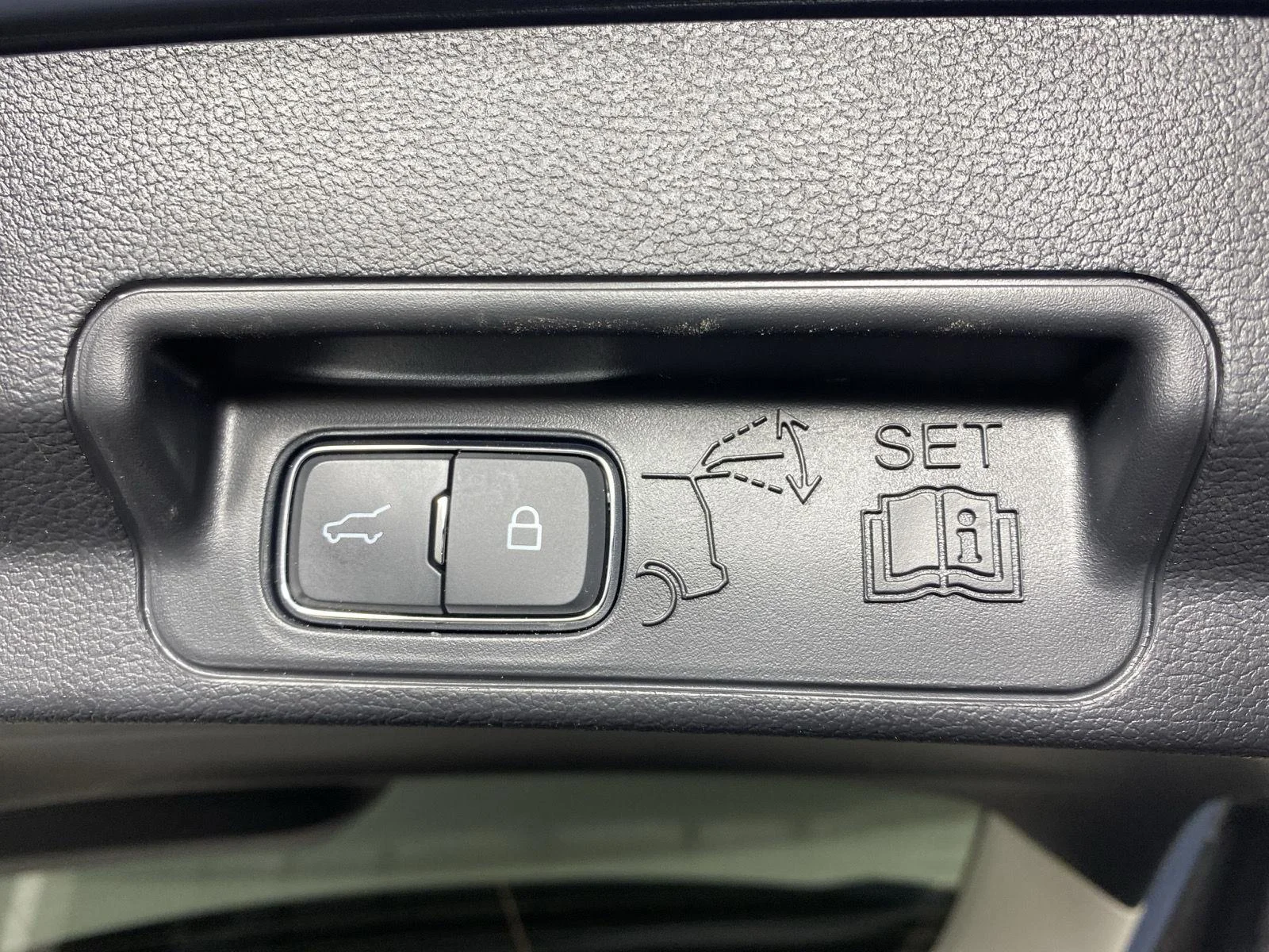Used 2025 Vapor Blue Ford Active image 27
