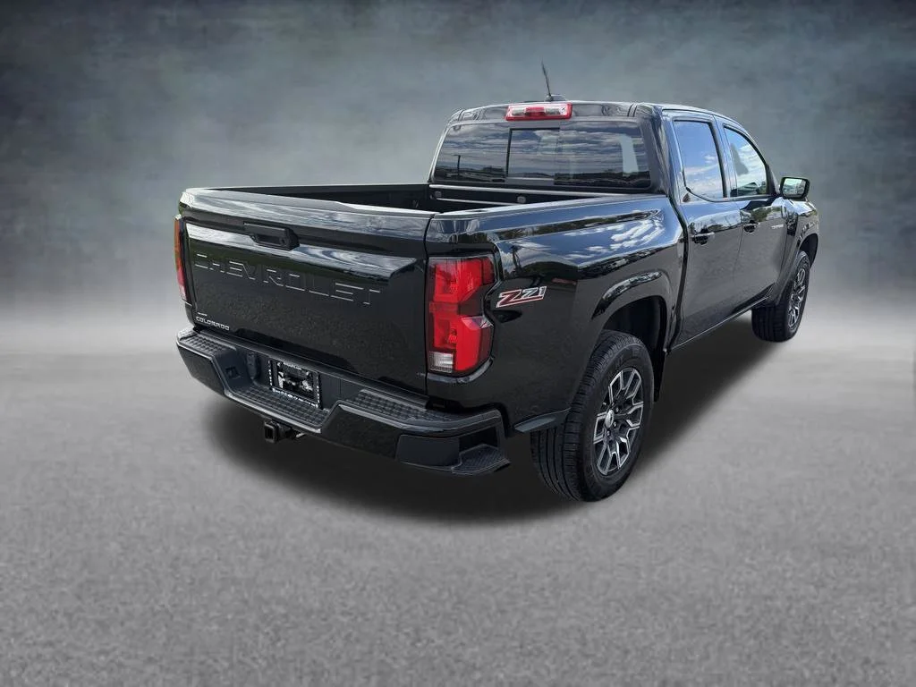 Used 2023 Black Chevrolet Z71 image 5