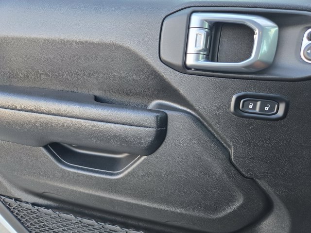 Used 2025 White Jeep Mojave image 17