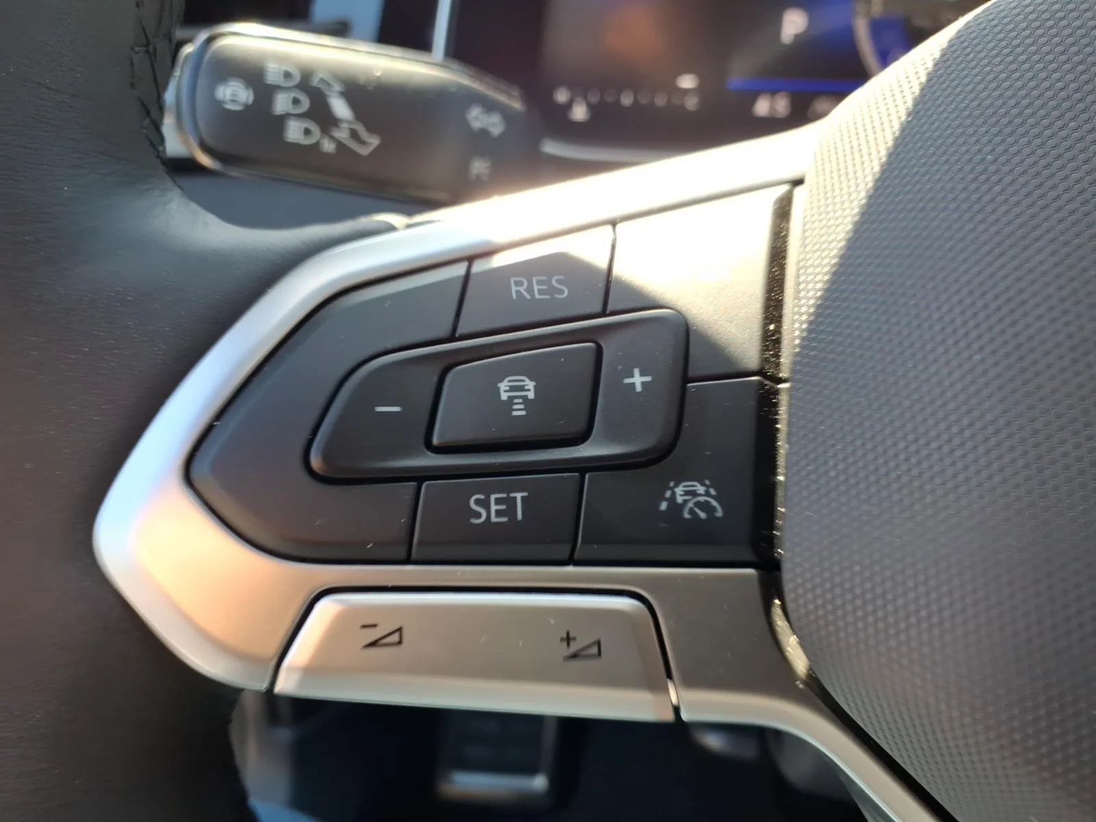 Used 2026 Platinum Gray Metallic 2r2r Volkswagen SPORT AUTO image 19