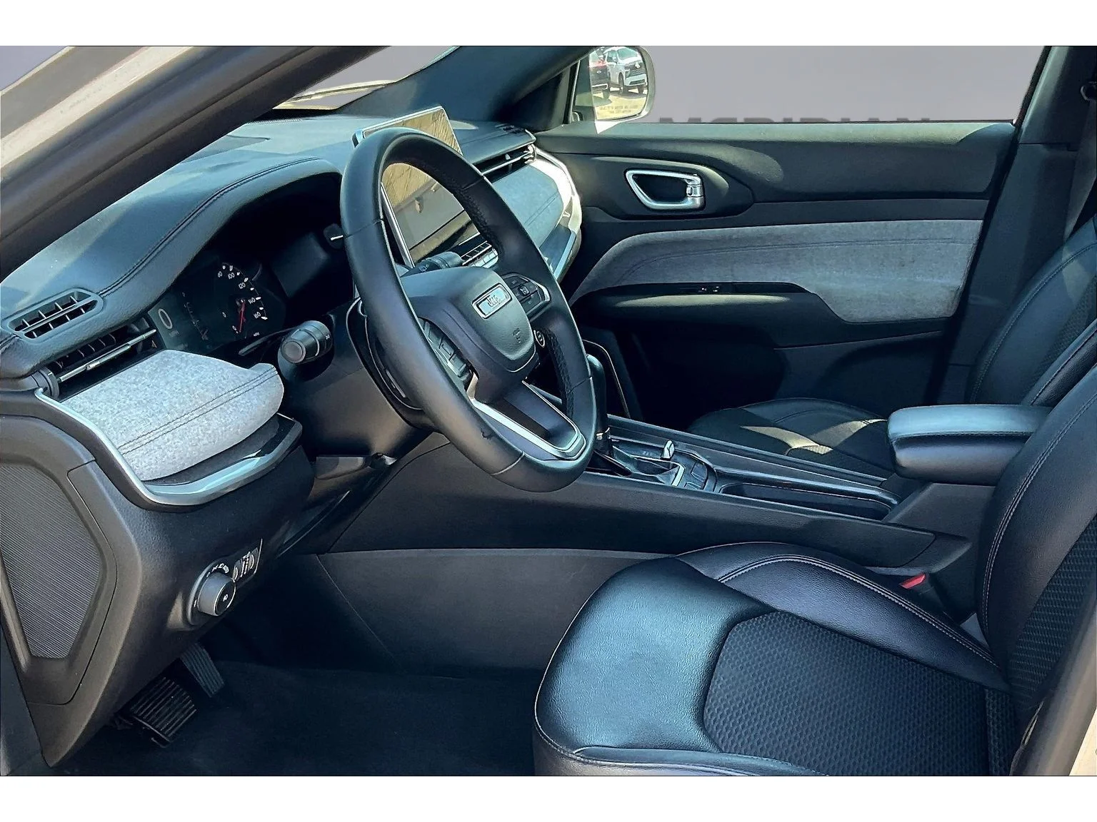 Used 2024 Silver Jeep Latitude image 11