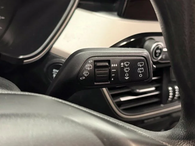 Used 2021 Silver Ford SE image 17