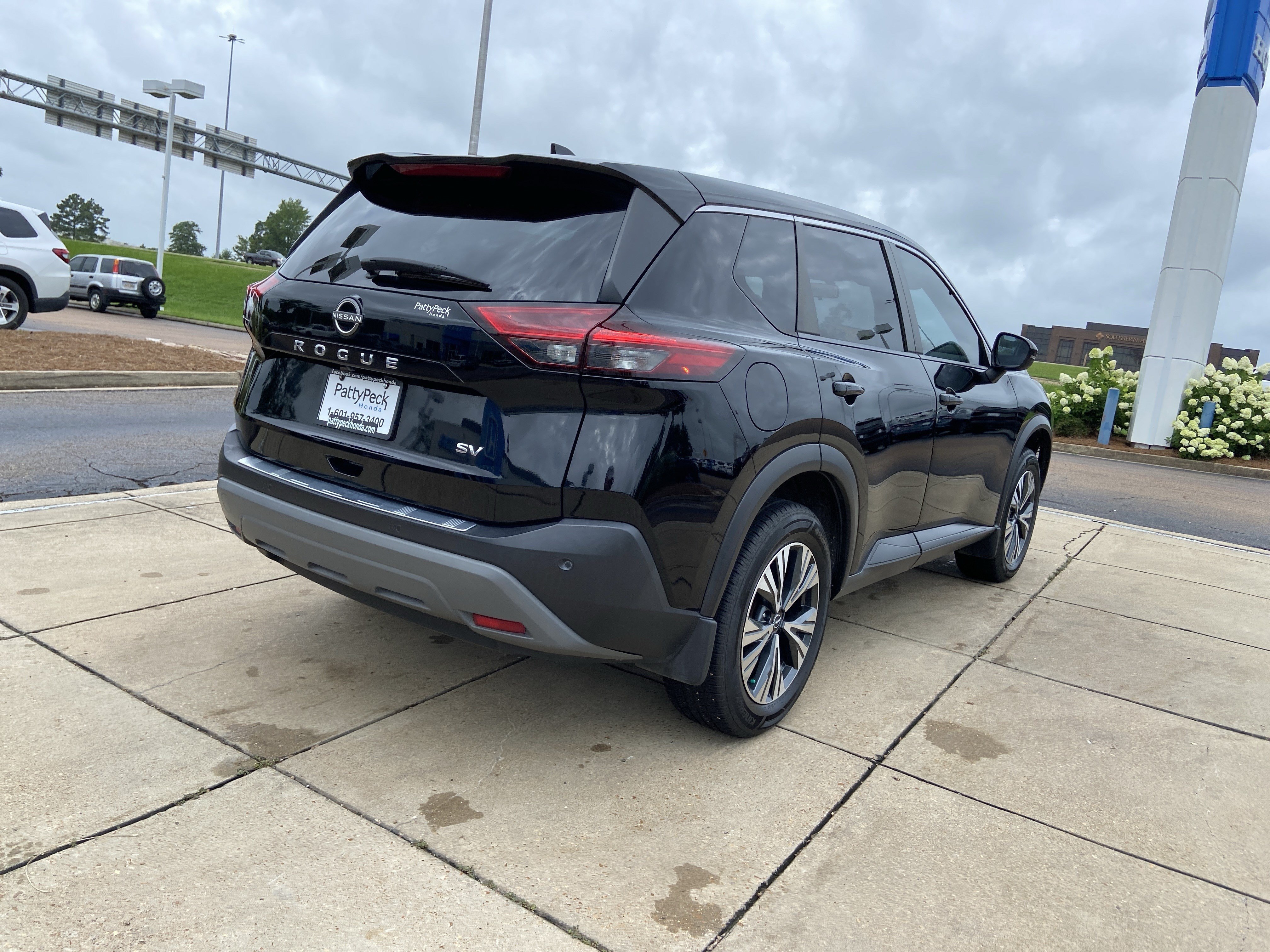 Used 2023 Super Black Nissan SV image 11