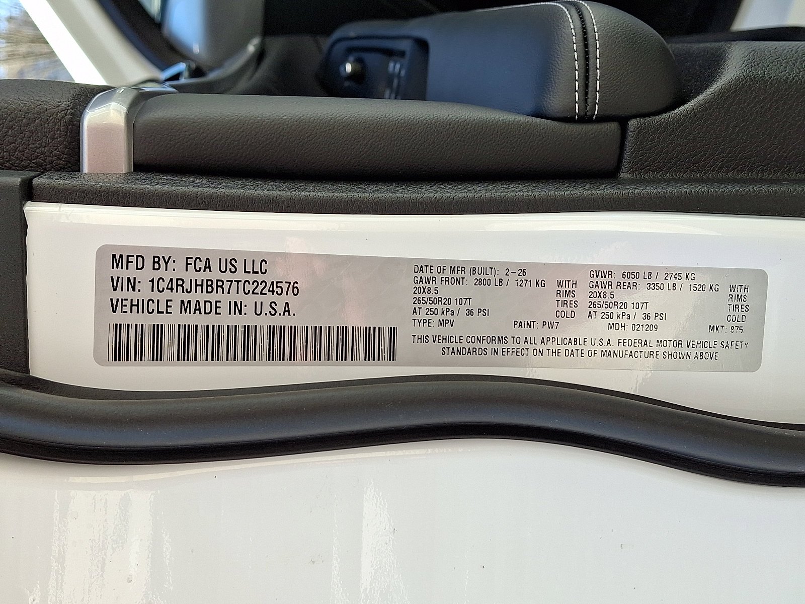 New 2026 Bright White Clear-Coat Exterior Paint Jeep Limited image 18