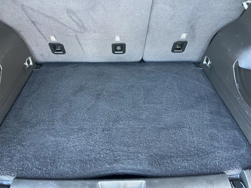 Used 2023 White Jeep Altitude image 31