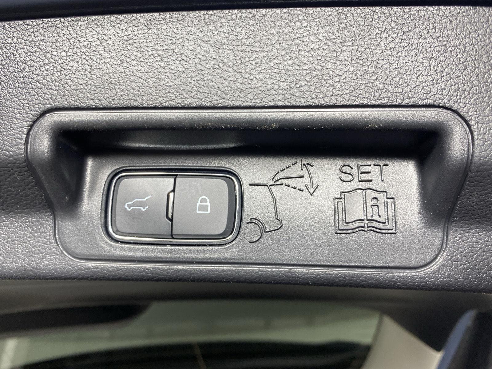 Used 2025 Vapor Blue Ford Active image 27