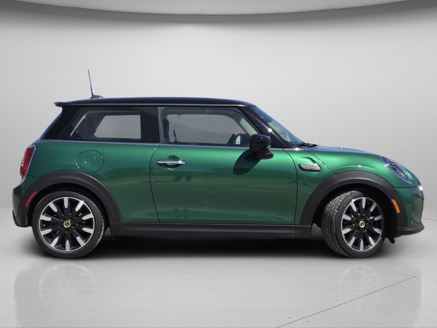 Used 2024 British Racing Green MINI Cooper SE image 26