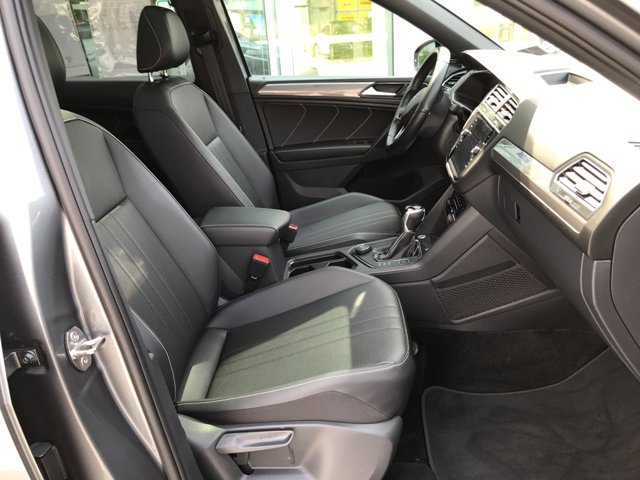 Used 2023 Platinum Gray Metallic Volkswagen SE R-Line Black image 30