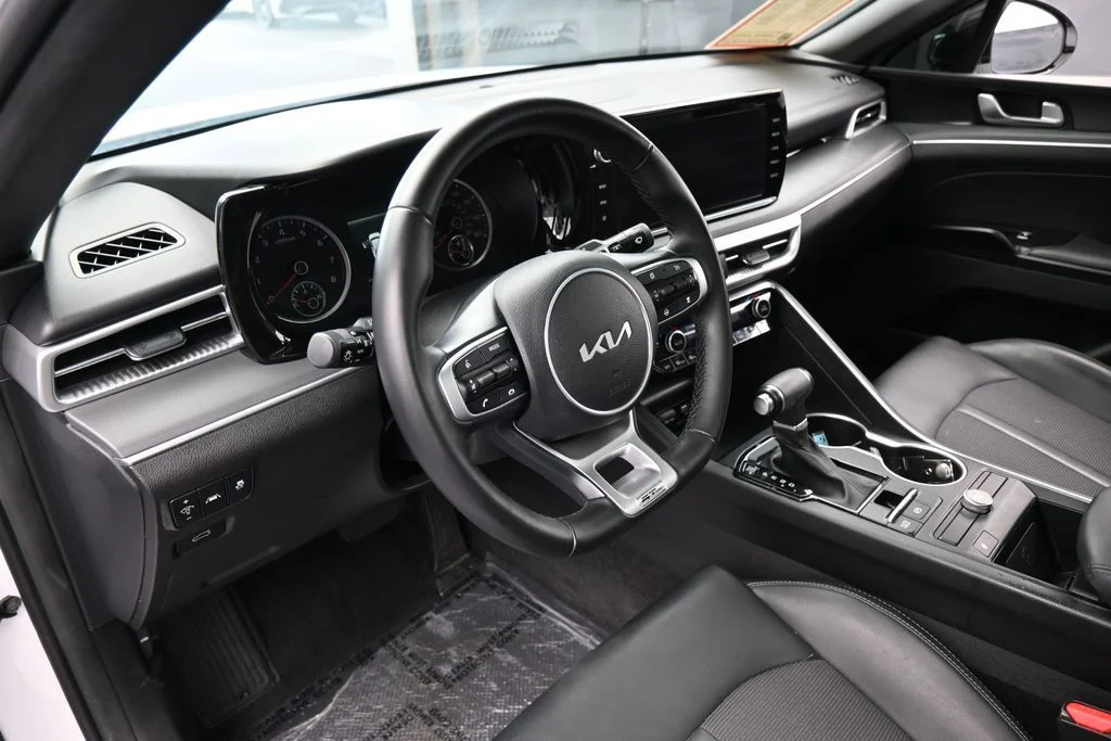 Used 2023 Glacial White Pearl Kia GT-Line image 9
