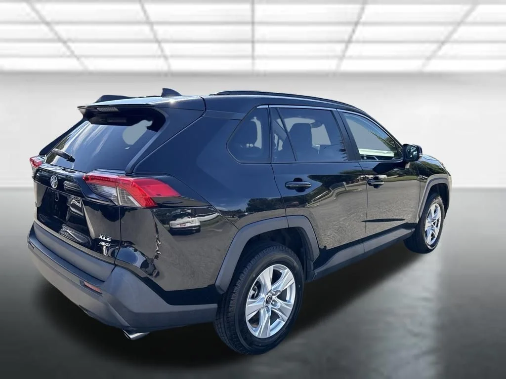 Used 2021 Black Toyota XLE image 2