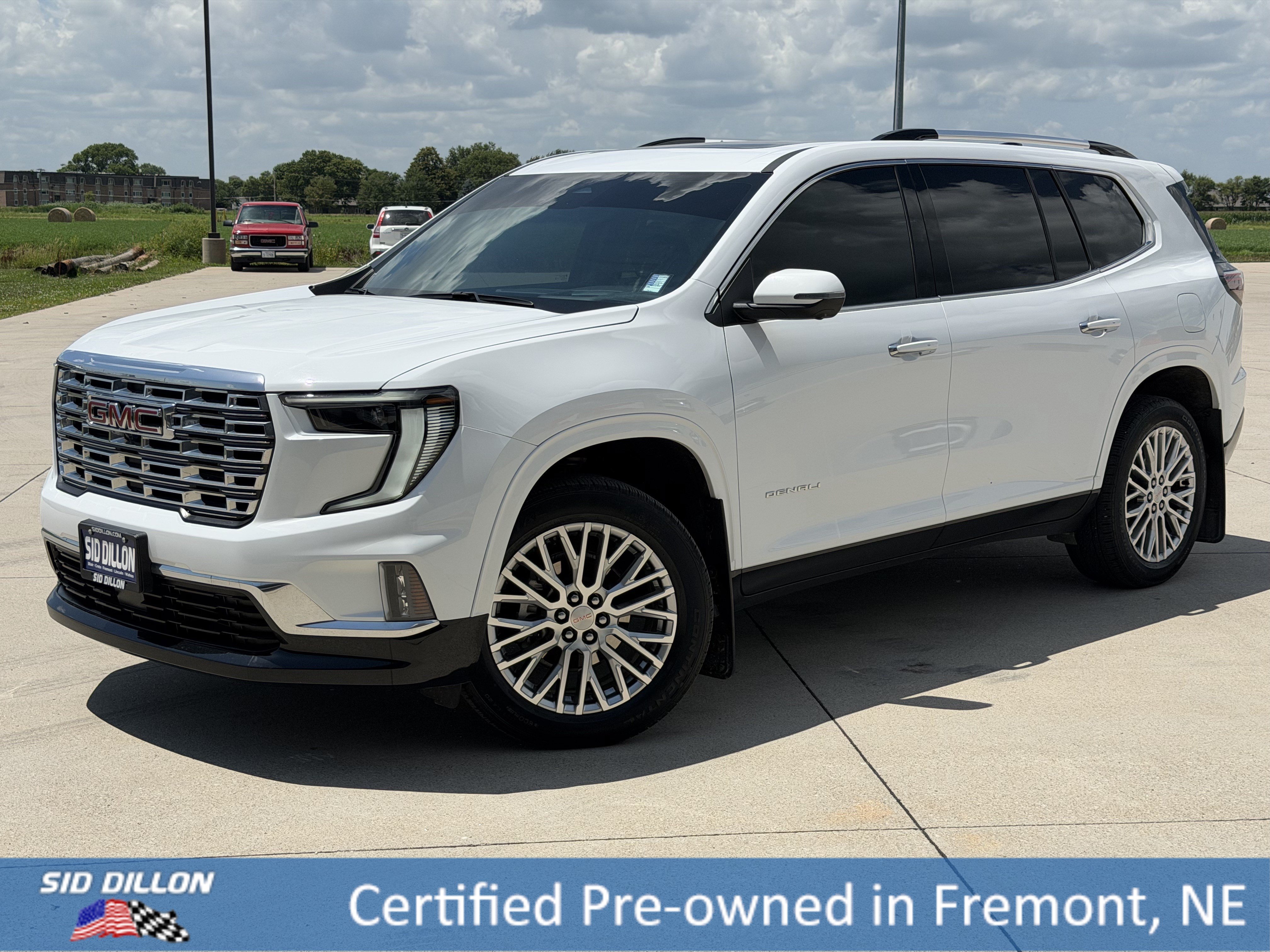 Used 2024 Summit White GMC AWD Denali image 1