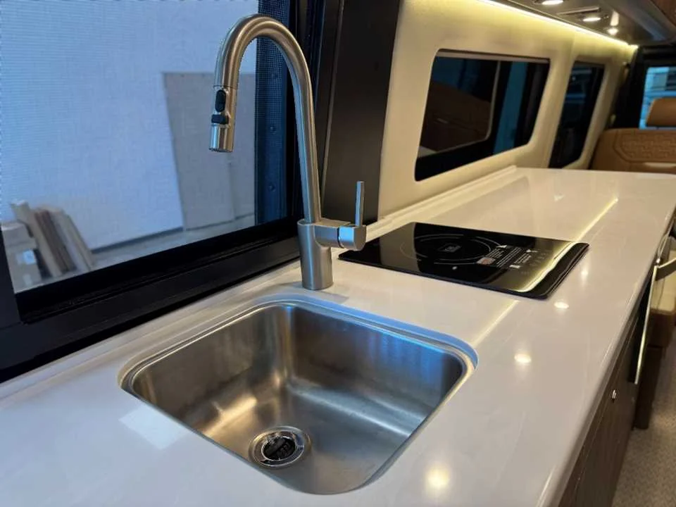 New 2027 TENORITE GREY PREMIUM METALLIC AIRSTREAM  image 22