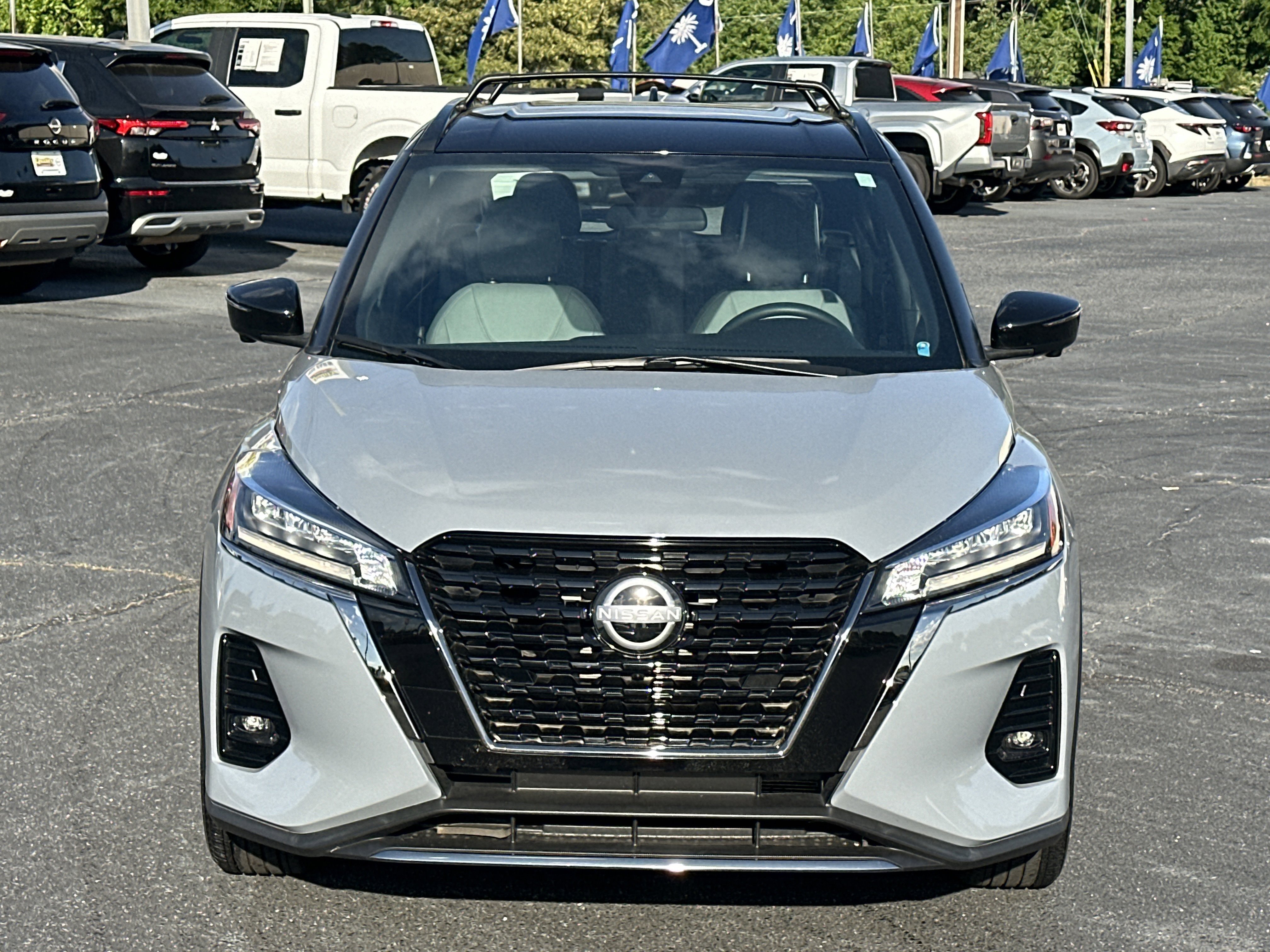Used 2023 Gray/Super Black Nissan SR image 3