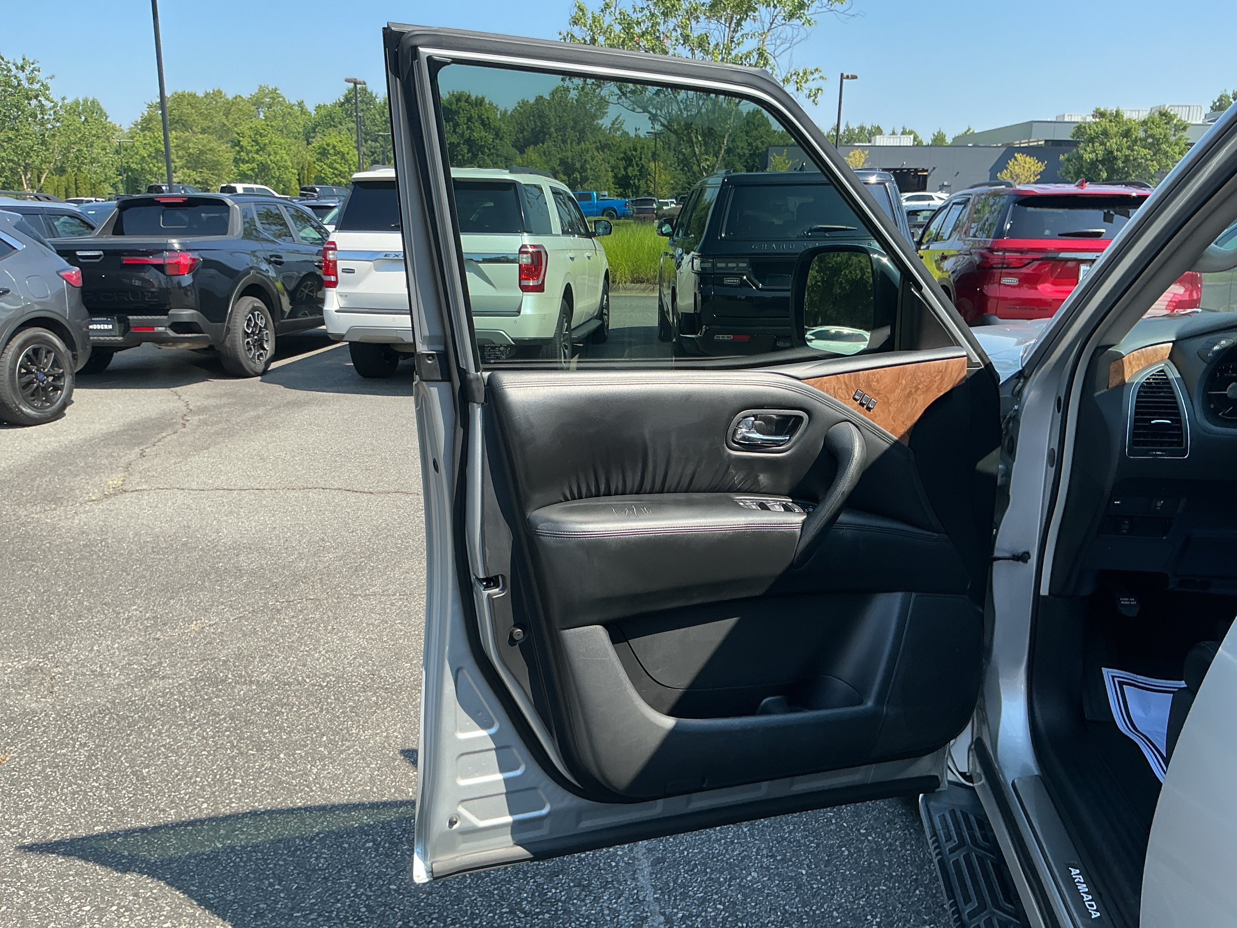 Used 2022 Brilliant Silver Metallic Nissan SL image 11