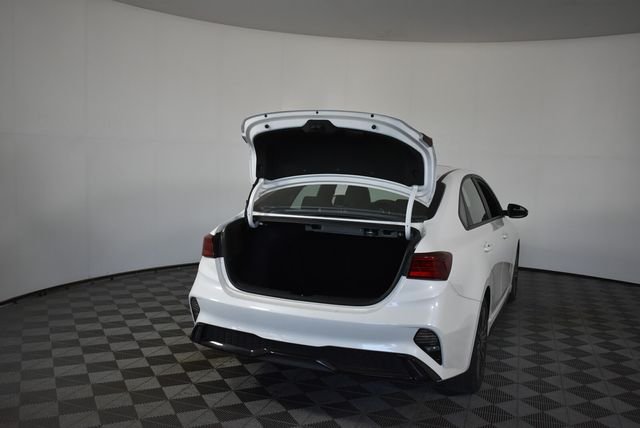Used 2022 White Kia GT-Line image 22
