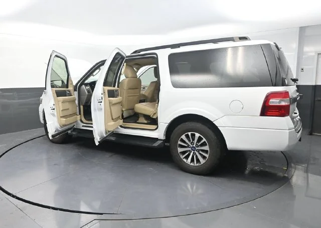 Used 2017 White Ford XLT image 43