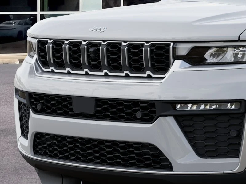 New 2026 Bright White Clear-Coat Exterior Paint Jeep Limited image 13