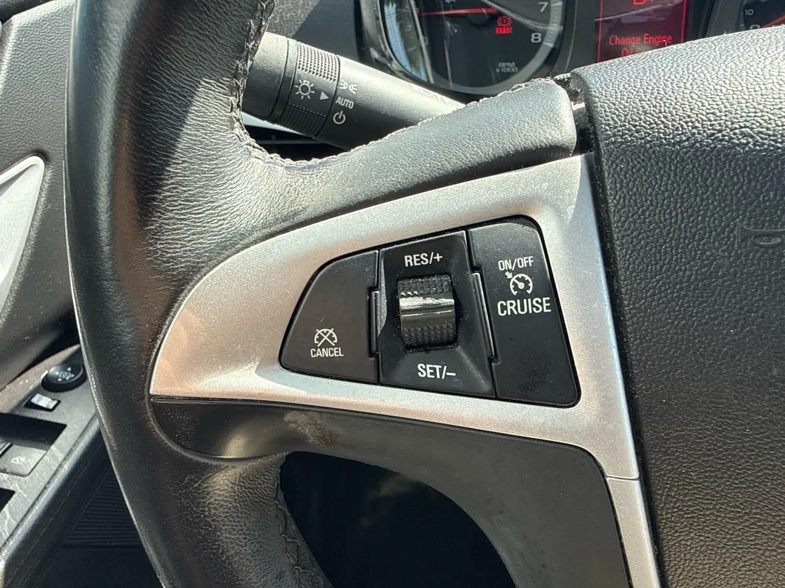 Used 2017 Dark Sapphire Blue Metallic GMC SLT image 9