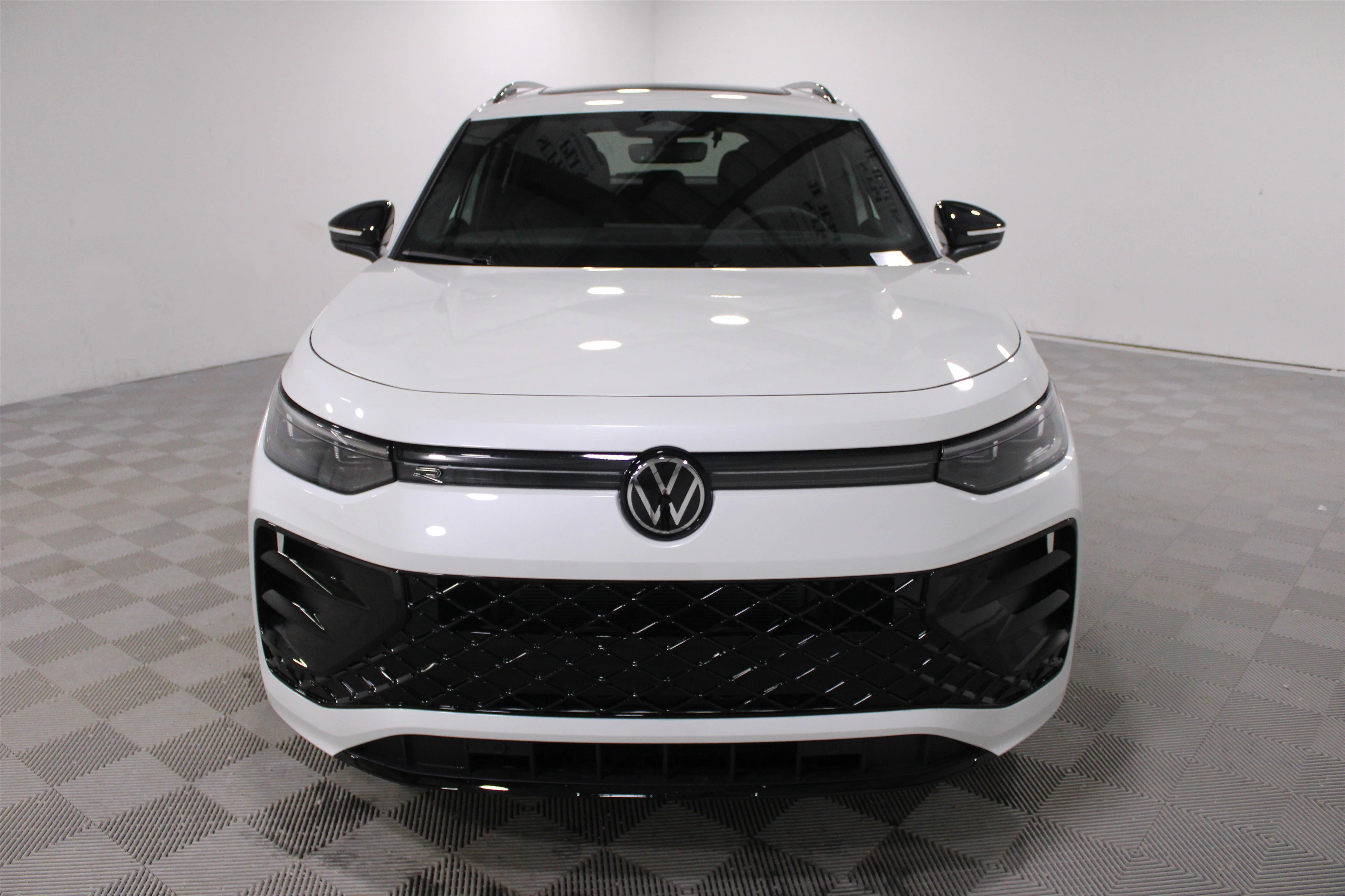 New 2026 Opal White Pearl Volkswagen SE R-Line Black image 31