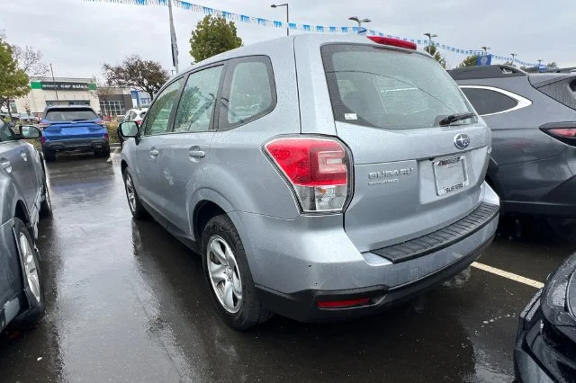 Used 2018 Silver Subaru 2.5i image 6