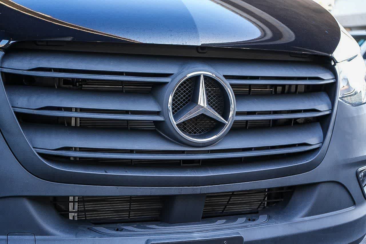 New 2024 Jet Black Mercedes-Benz Cargo 170WB High Roof Super Single RWD 2.0L I4 Die image 5