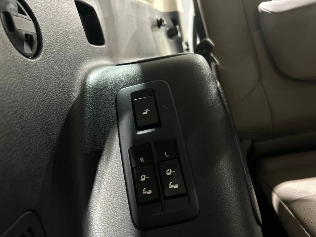 Used 2022 White Lexus 460 Luxury image 36