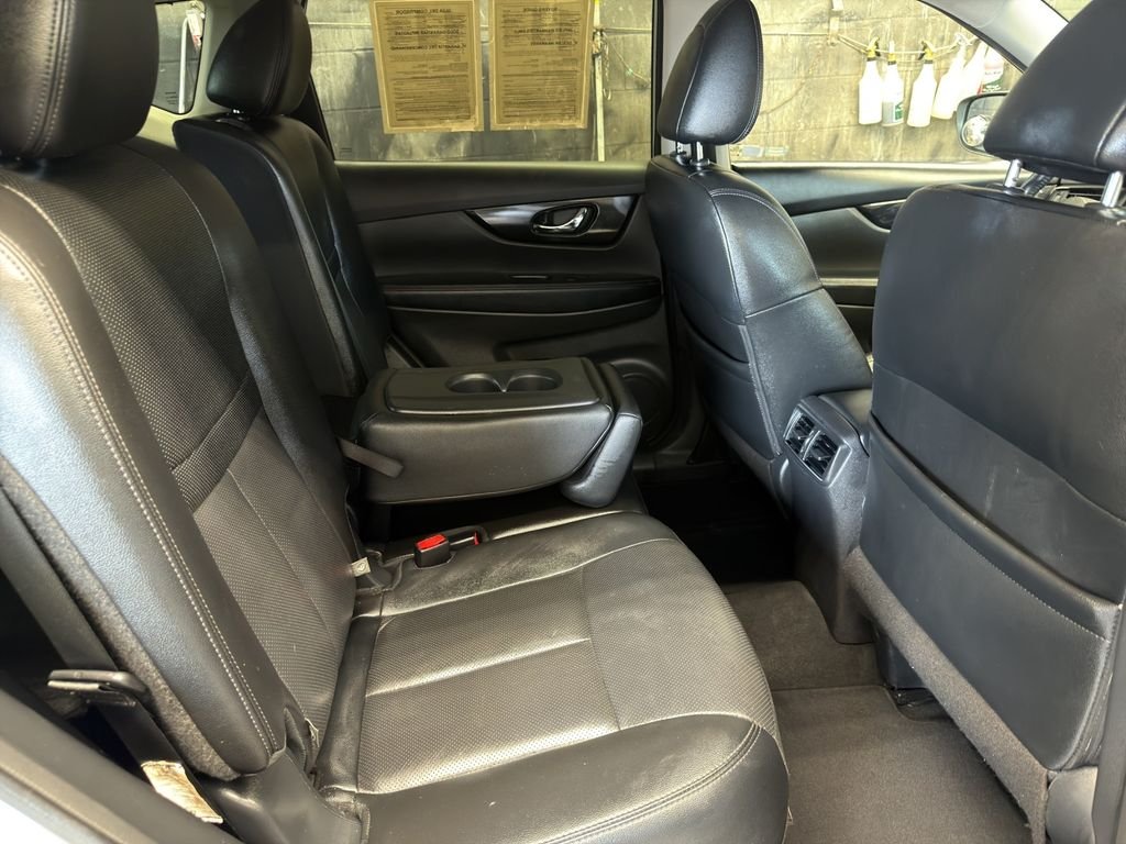 Used 2019 Silver Nissan SL image 30