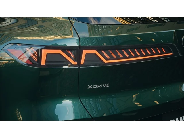 New 2027 Vancouver Green Metallic BMW 40 xDrive image 8