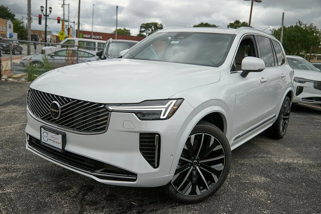 2026 Volvo XC90 Plus - Photo 2