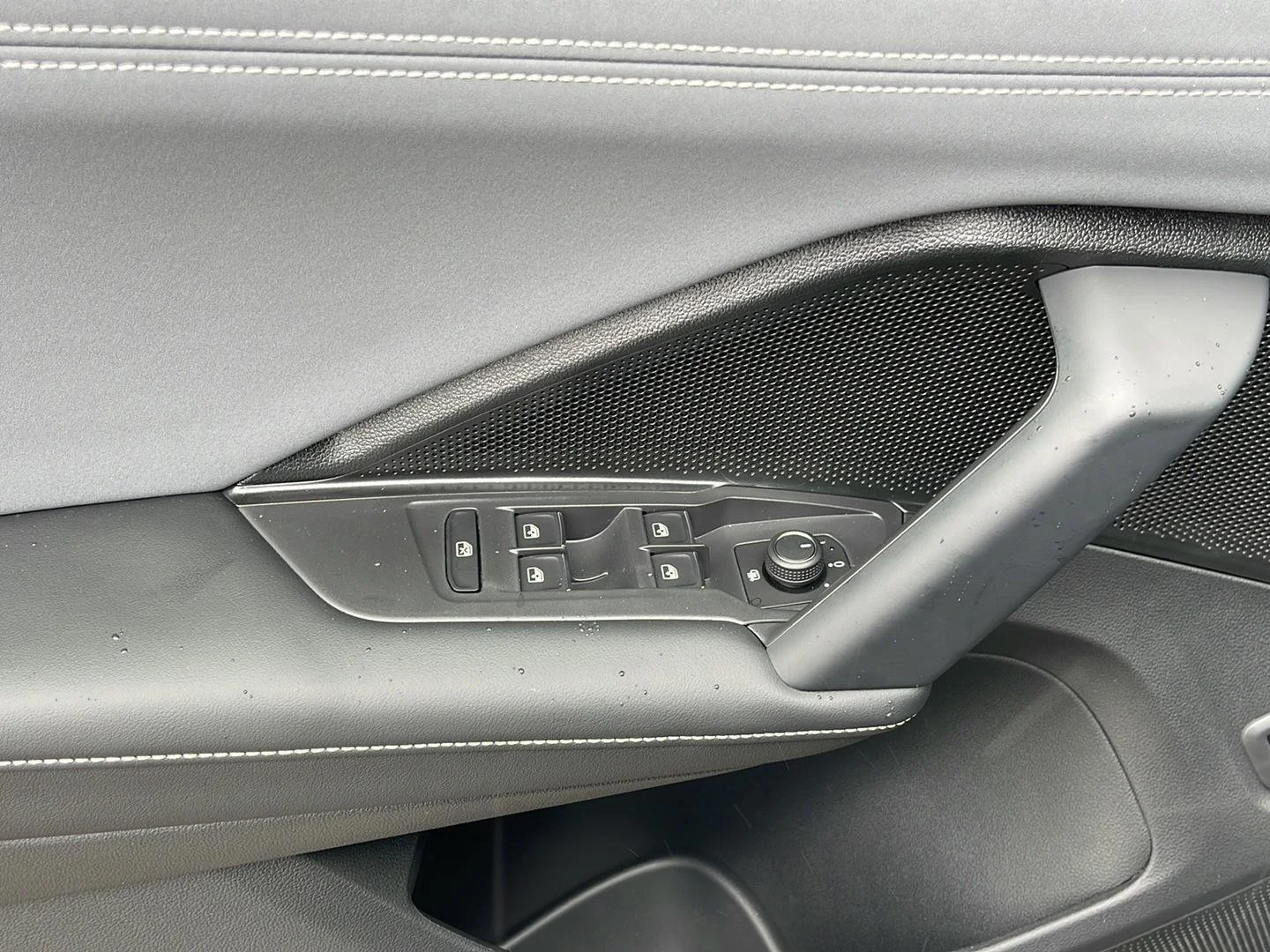 New 2026 Platinum Gray Metallic Volkswagen SE image 18