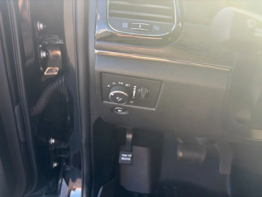 Certified Used 2020 Black Jeep Overland image 28
