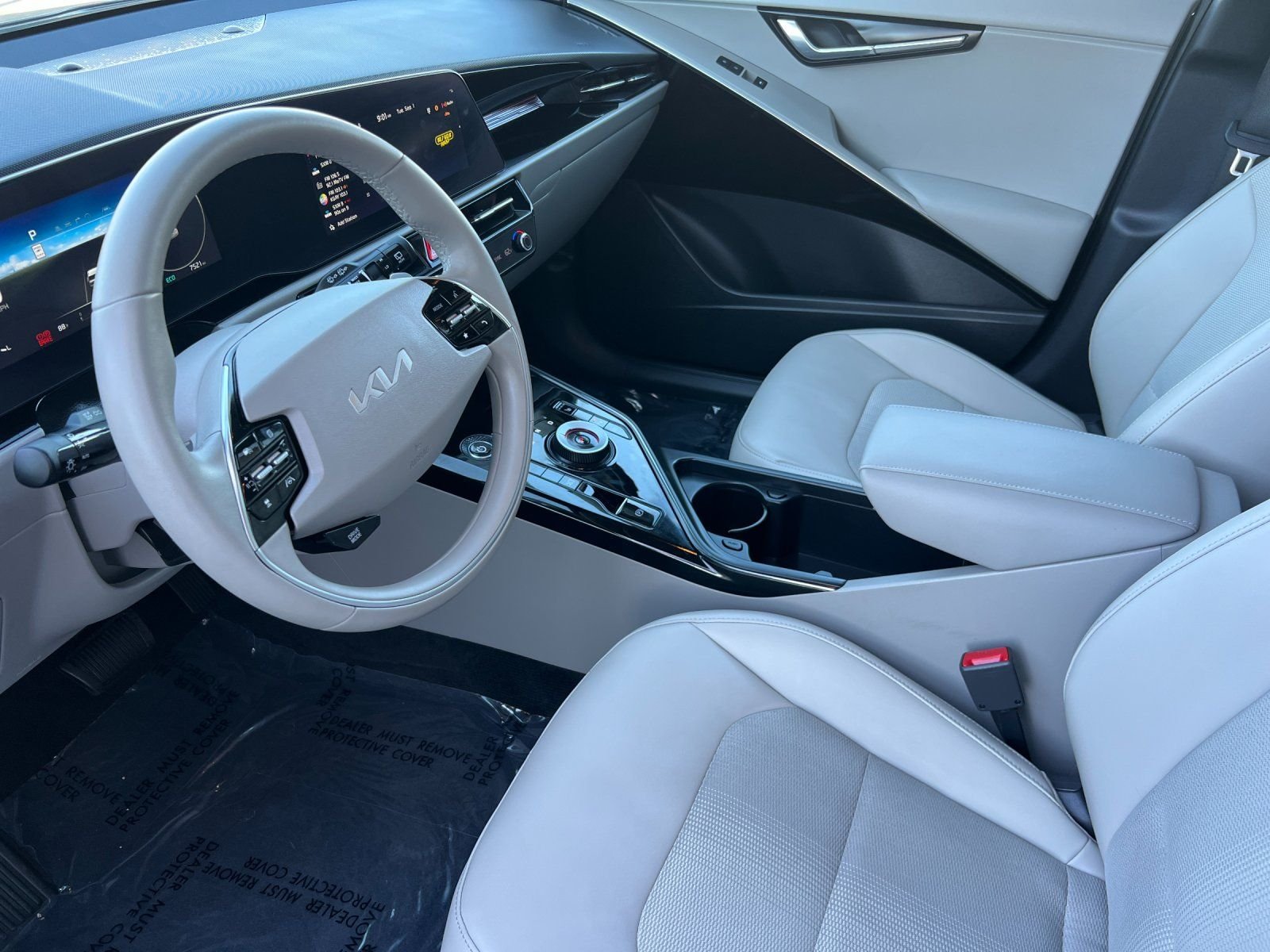 Certified Used 2023 Green Kia Wind image 9