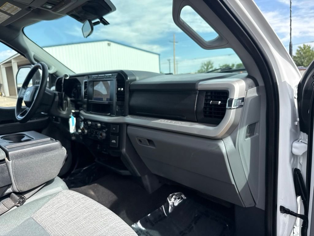 Used 2024 Oxford White Ford XLT image 35