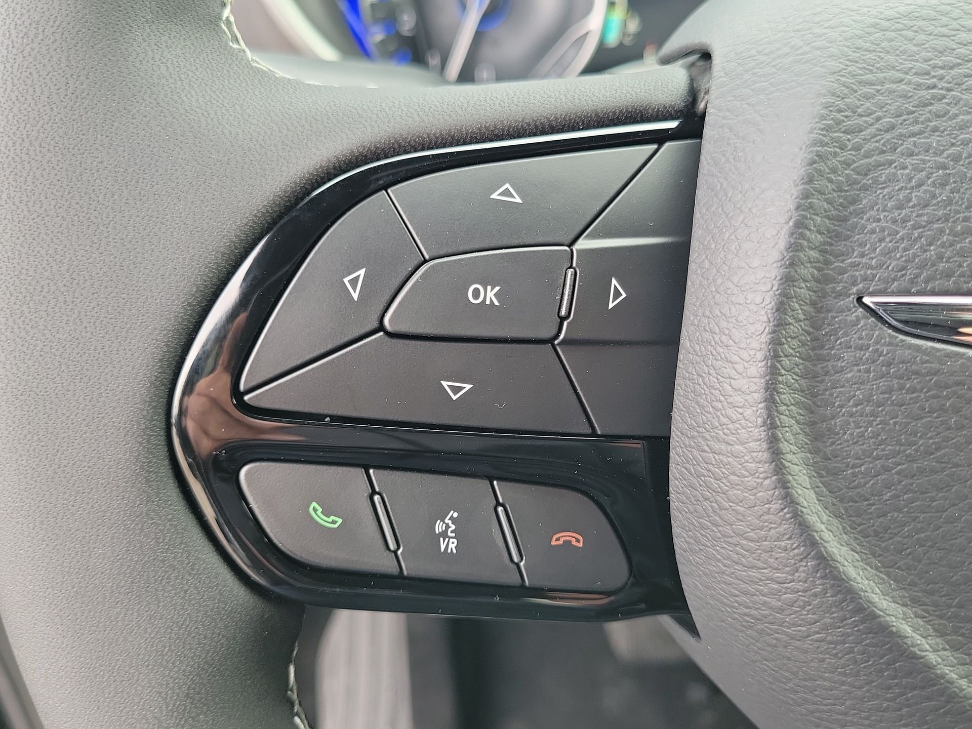 New 2026 Diamond Black Crystal Pearl-Coat Exterior Paint Chrysler Select image 6