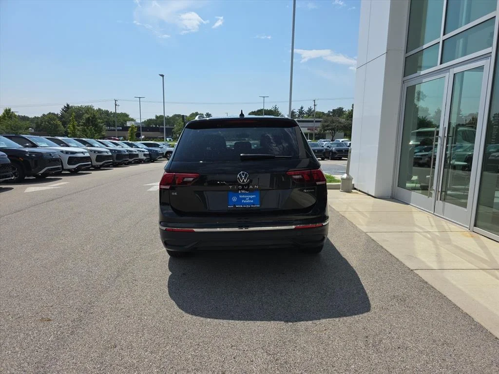 Used 2024 Black Volkswagen 2.0T SE 4MOTION image 4