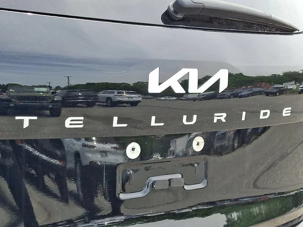 Used 2023 Ebony Black Kia EX image 32