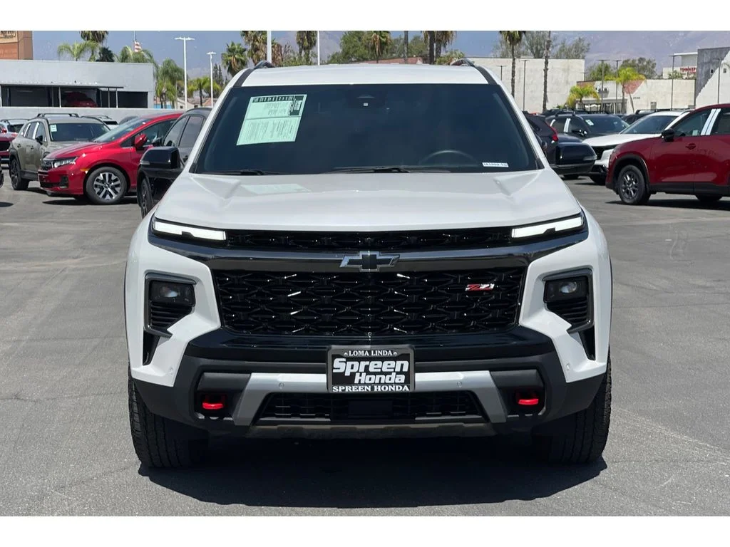 Used 2025 Iridescent Pearl Tricoat Chevrolet AWD Z71 image 9