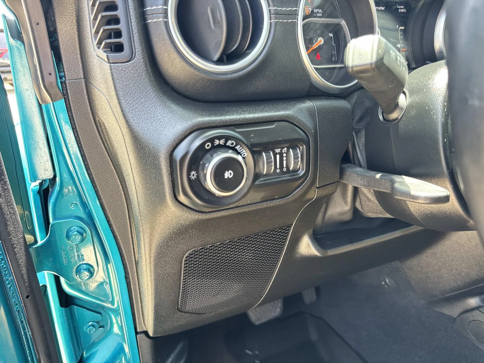 Used 2020 Green Jeep Sahara image 20