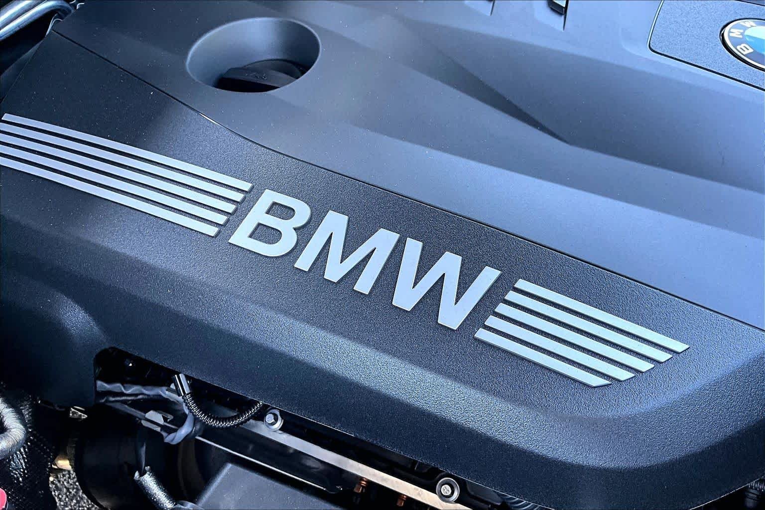 New 2026 Mineral White Metallic BMW xDrive40i image 17