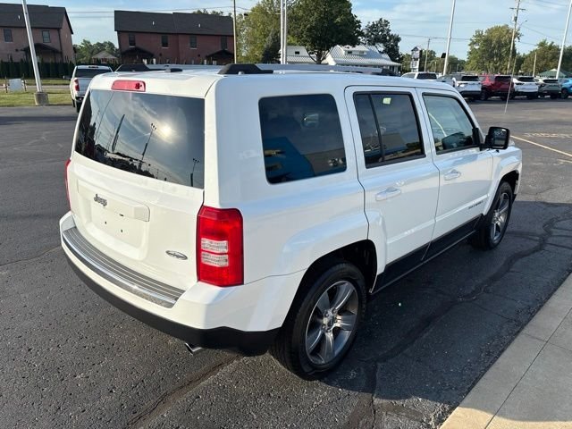 Used 2016 White Jeep Latitude image 8