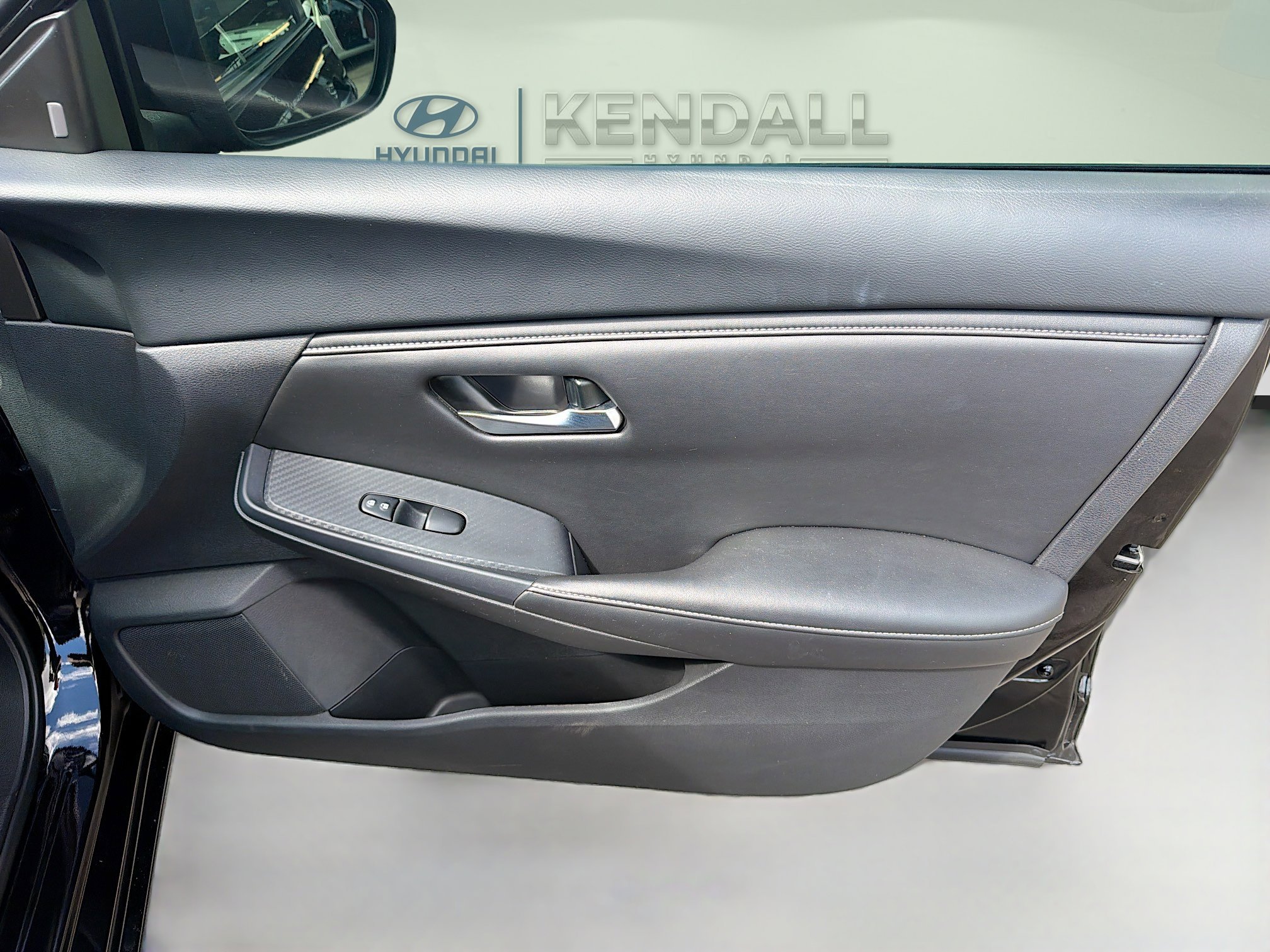 Used 2023 Super Black Nissan SV image 31