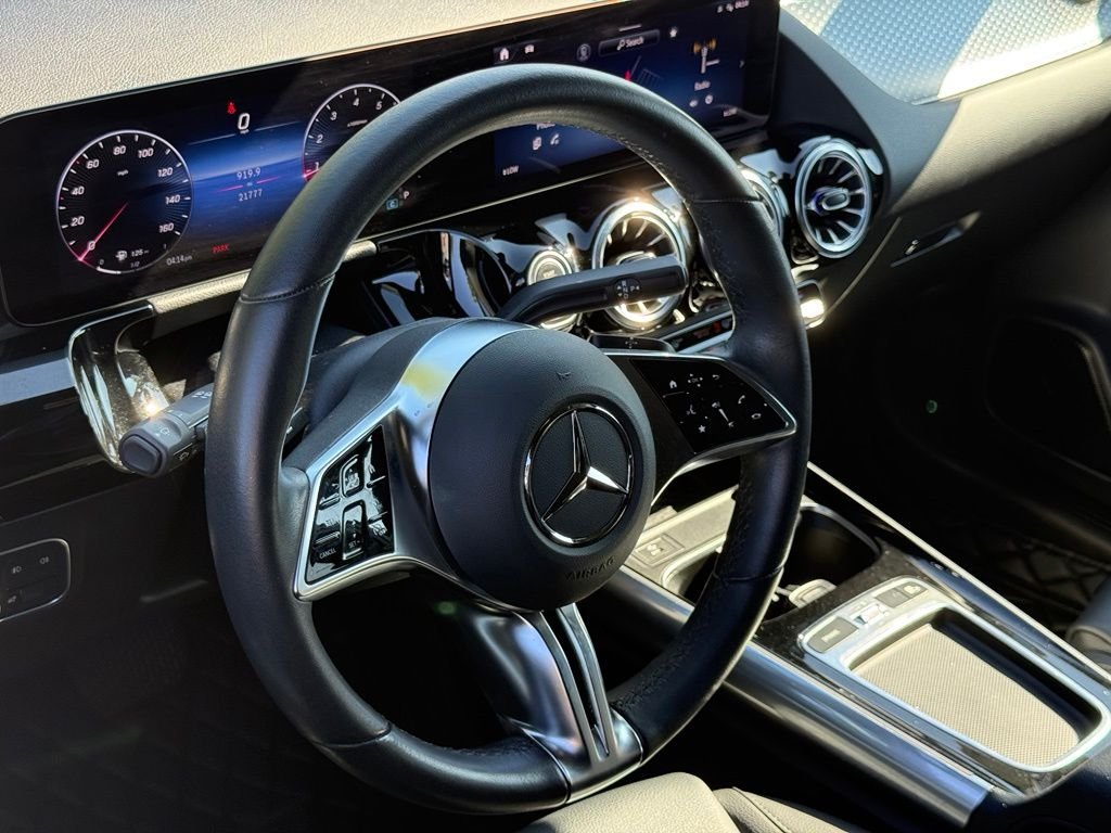 Used 2025  Mercedes-Benz GLA 250 image 14