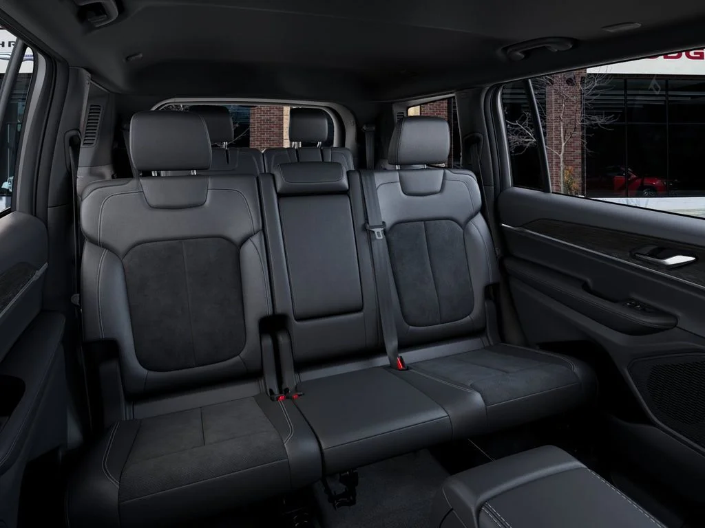 New 2026 Baltic Gray Metallic Clear-Coat Exterior Paint Jeep Altitude image 15