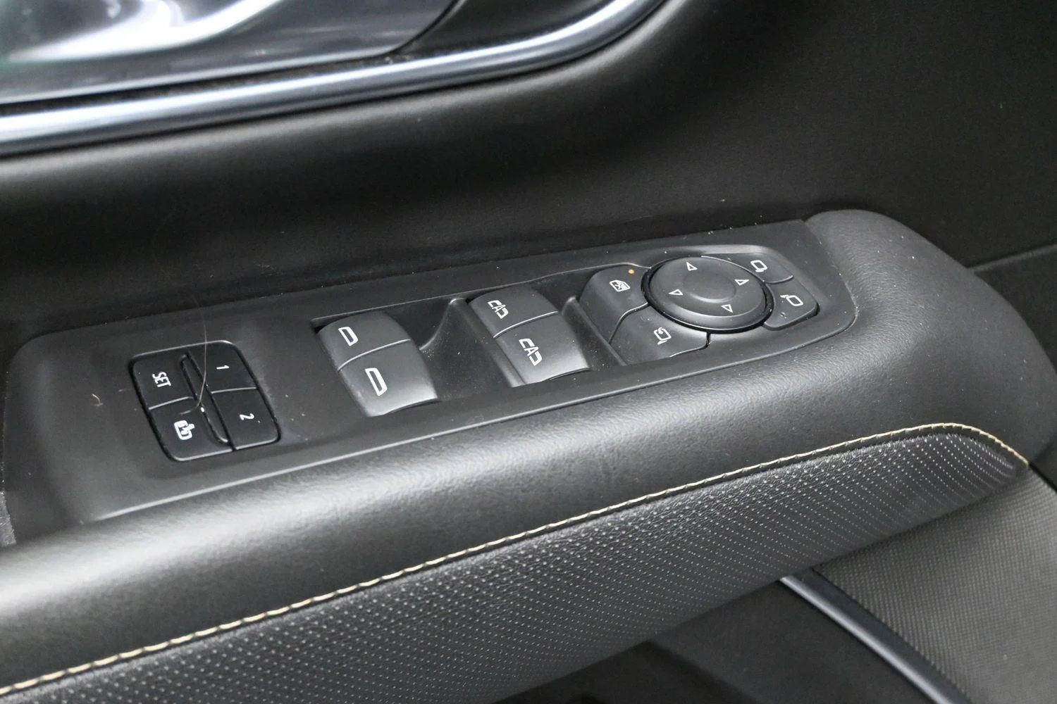Used 2023 Onyx Black GMC SLT image 15