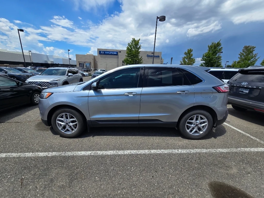 Used 2024 Iconic Silver Metallic Ford SEL image 2