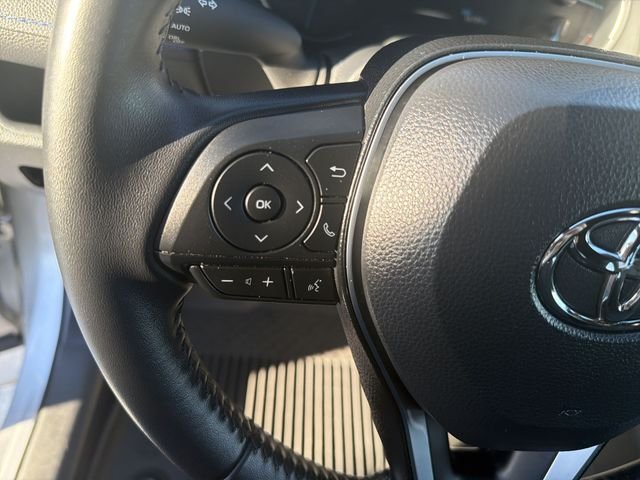2025 Toyota RAV4 SE - Photo 17