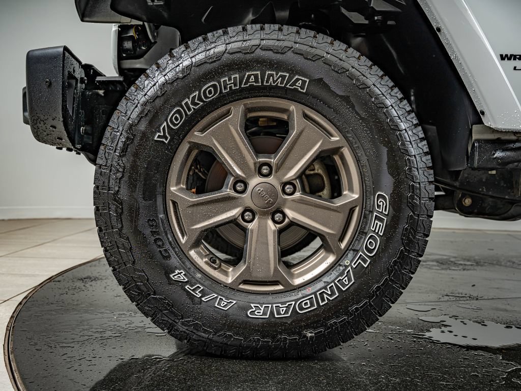 Used 2018 Bright White Clearcoat Jeep Unlimited Sport image 10