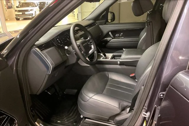 Used 2024 Gray Land Rover SV image 13