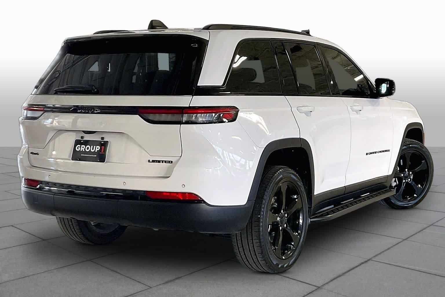 Used 2023 Bright White Clearcoat Jeep Limited image 12
