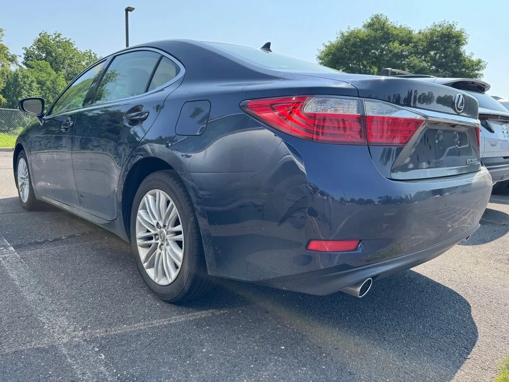 Used 2014  Lexus 350 image 3